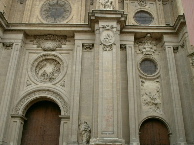 P5260272 detail facade - Catedral santa maria de la encarnacion - Granada